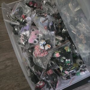 HELLO KITTY JIBBITZ - 1000+